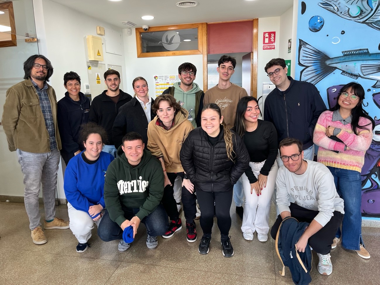 Alumnos de la <acronym title=